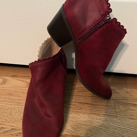 Burgundy ankle boots in GUC - Picture 4 of 7